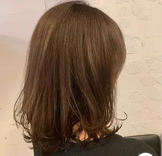 ミディアム Aube Hair McQueen所属・クリハラ シュウのヘアスタイル