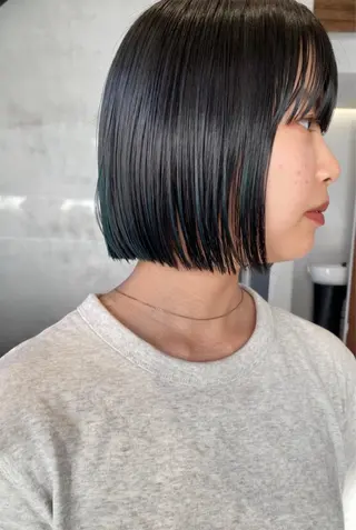 ショート カラー 松崎 めいのヘアスタイル