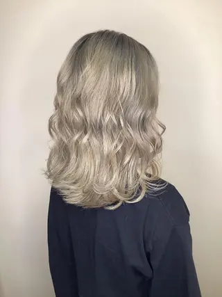 ミディアム 透明感カラーブリーチ 🌼シゲモトアヤ🌼のヘアスタイル