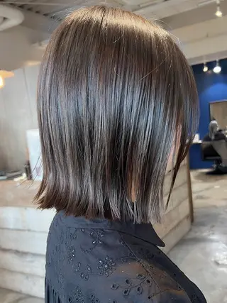 ミディアム カラー 岸下 理緒のヘアスタイル