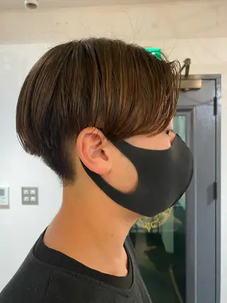 メンズ 梅田ハイトーン チダ ヒナノのヘアスタイル