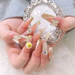 ネイル U·Mi nail salon所属・U·MI 長さ出し専門店のネイルデザイン