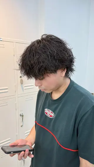 ショート カラー パーマ メンズ キッズ 岩本晴佳/波巻きパー マ/フェザーパーマのヘアスタイル