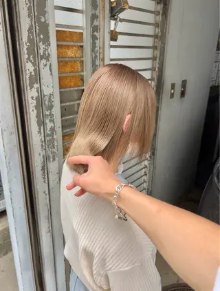 ショート カラー ムラ修正💎 艶髪ハイトーン💎のヘアスタイル