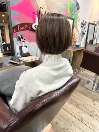 ショート カラー YOMU SUZUのヘアスタイル