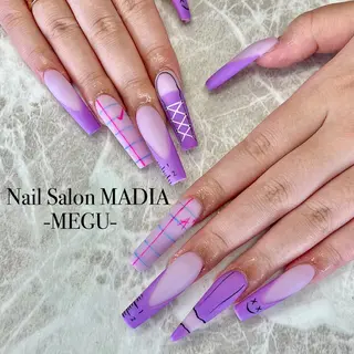 ネイル MADIA藤沢所属・MADIA MEGUのネイルデザイン