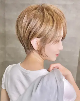 ショート ＿WHITE鳳店 アンダーバーホワイトのヘアスタイル