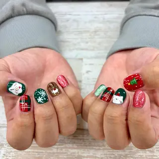 ショート GRANDEUR焼津 Nana🦖のネイルデザイン