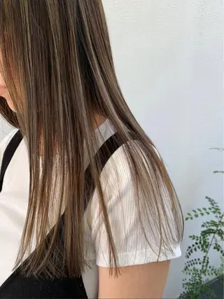 ロング カラー ヘアアレンジ 得本 ゆきのヘアスタイル