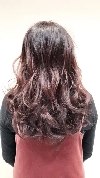 ロング カラー 赤阪 優奈のヘアスタイル