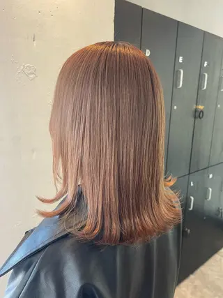 ミディアム 縮毛矯正🐼暖色 根本侑季のヘアスタイル