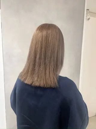 ミディアム ハイトーン／ 透明感カラー Mioのヘアスタイル
