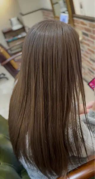 ロング 飯星慧斗 /ブリーチ、縮毛矯正のヘアスタイル