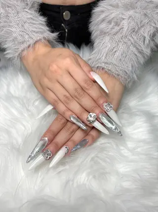 ネイル Minami 🩷のネイルデザイン