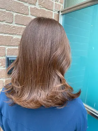 ミディアム 花見 亜沙美のヘアスタイル