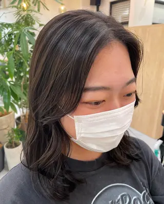 ミディアム カラー 高梨 菜々のヘアスタイル