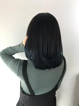 ミディアム 横山 奈央のヘアスタイル