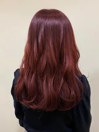 セミロング ANNA ／艶髪／ハイトーンのヘアスタイル