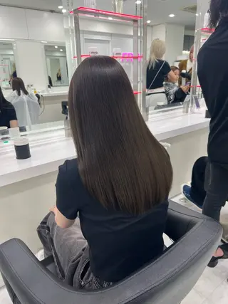 セミロング カラー オリーブカラー🫒 レイヤーカット✂︎のヘアスタイル