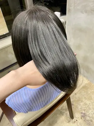 ミディアム 茜璃/ブリーチカラー /レイヤーカットのヘアスタイル