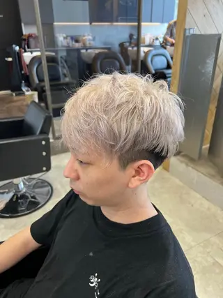 ショート カラー メンズ カラースペシャリスト ・齊藤 羽瑠輝のヘアスタイル