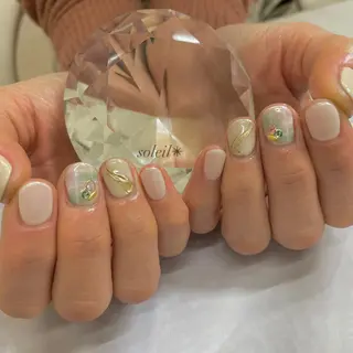 ネイル 粟津 美紀のネイルデザイン