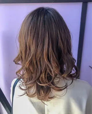 セミロング NAGON STYLE  MICI所属・佐藤 美聡のヘアスタイル