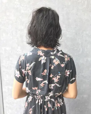 ショート カラー TOMOYAレイヤー ブリーチ縮毛矯正のヘアスタイル