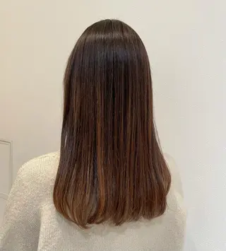 カラー 新谷 玲日のヘアスタイル