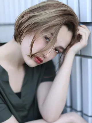 カラー ショート 戸村 世奈のヘアスタイル