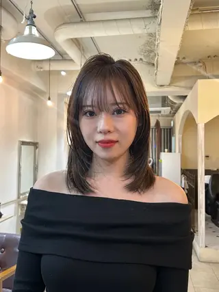セミロング Maho/海外 レイヤー/ハイトーンのヘアスタイル