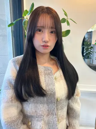 ロング カドムラ モエのヘアスタイル