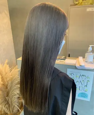 カラー 博多ブリーチ× 透明感/縮毛矯正のヘアスタイル