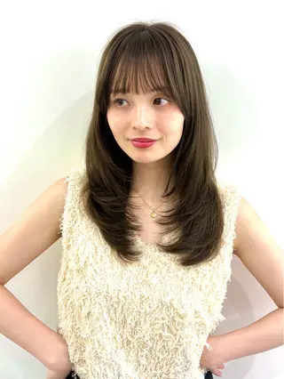 セミロング PULSE yokohama所属・レイヤー |オリーブ |ヘーゼルベージュのヘアスタイル