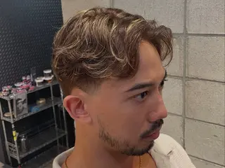 ミディアム メンズ FRANK’S BARBER&BEER CLUB 日比谷店所属・TAKU /フェード/パーマのヘアスタイル