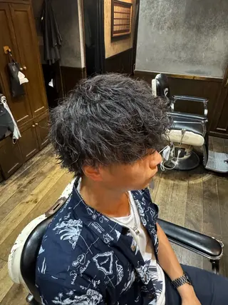 ミディアム パーマ メンズ HIRO GINZA barber shop 横浜店所属・ヒロ銀座　無料 フェード　細内のヘアスタイル