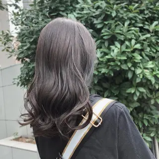 ミディアム カラー 山崎 絵莉香のヘアスタイル