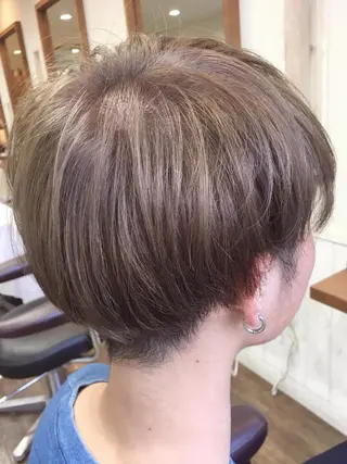 カラー メンズ 塩崎 明菜のヘアスタイル