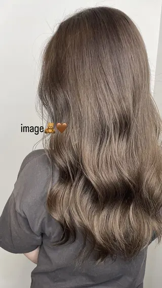 ロング カラー 今泉 友希のヘアスタイル