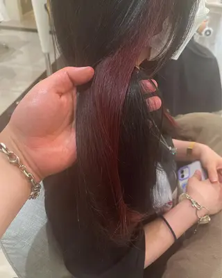 カラー 濱田輝レイヤー 韓国風 ハイトーンのヘアスタイル