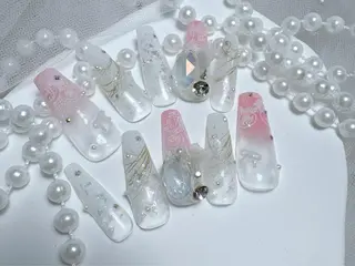 セミロング ビューティーフル Aのネイルデザイン