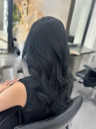 ロング カラー ヘアアレンジ 心斎橋/くすみカラー コテ巻き/髪質改善のヘアスタイル