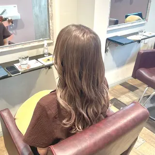 ロング 夏向/ハイトーン /パーマのヘアスタイル