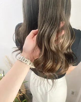 ロング 透明感/グレージュ/ MOMOKO🩵のヘアスタイル