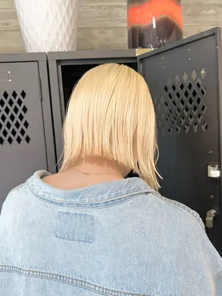 ショート カラー kai .のヘアスタイル