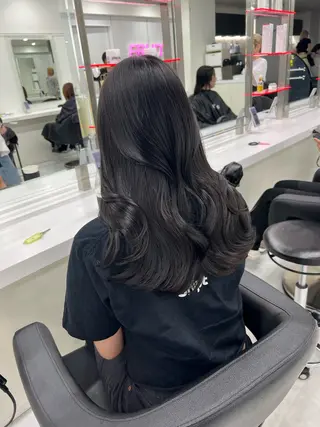 セミロング カラー オリーブカラー🫒 レイヤーカット✂︎のヘアスタイル