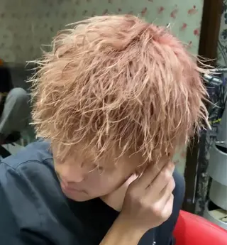 カラー パーマ メンズ メンズ特化　パーマ メッシュハイライトのヘアスタイル
