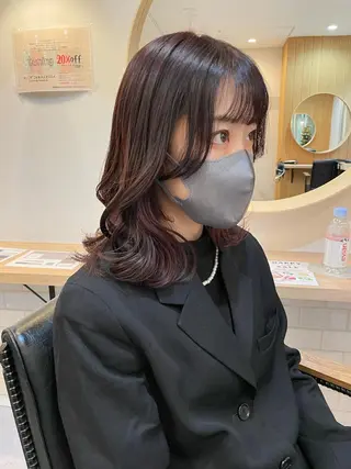 ミディアム カラー akane .のヘアスタイル