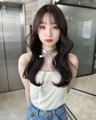 ロング 水岡 佳奈美のヘアスタイル