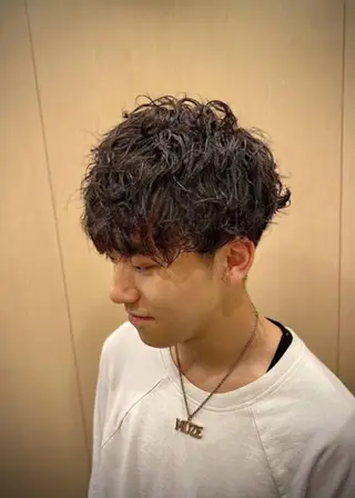 ショート パーマ ヒロ銀座　東京駅八重洲口店所属・荒岡 洋宣のヘアスタイル